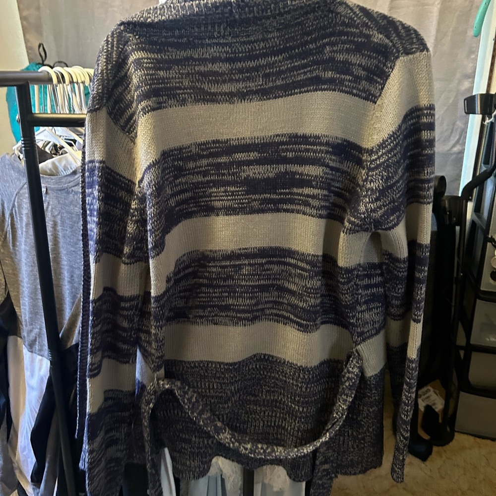 In Due Time Maternity Asymmetrical cardigan - Picture 3 of 4